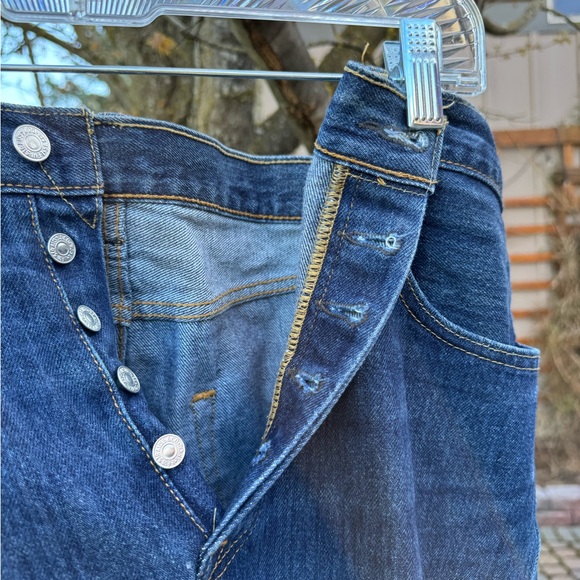 Levi's Men's Blue Jeans pair 1 - Picture 3 of 8